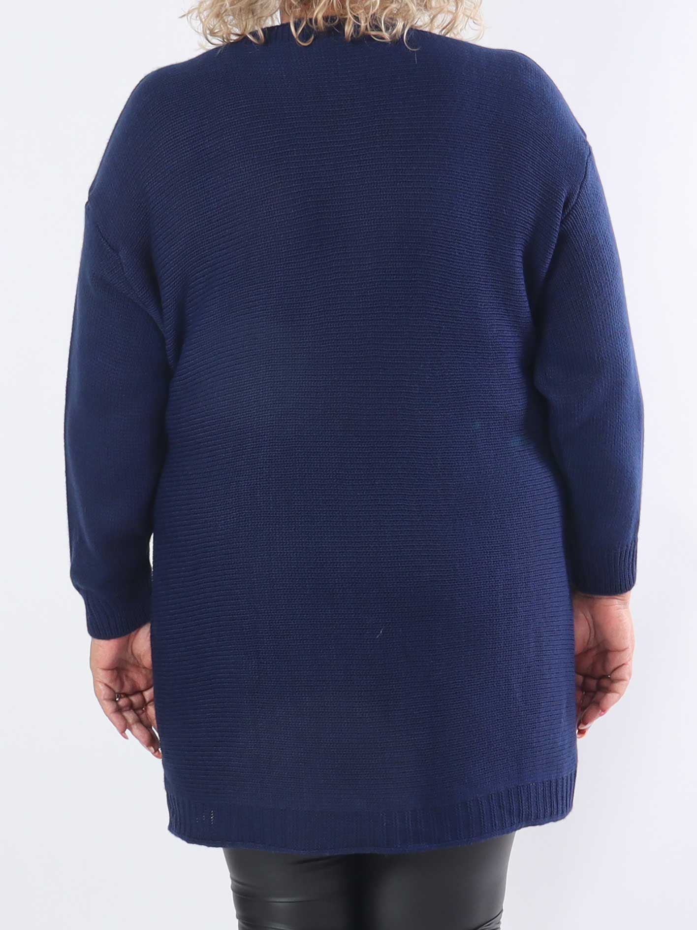 Amara - Tofarvet plus size strikkjole med gulddetaljer